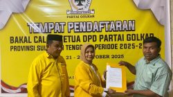 Darwin Ambil Formulir Pendaftaran Calon Ketua Golkar Sultra